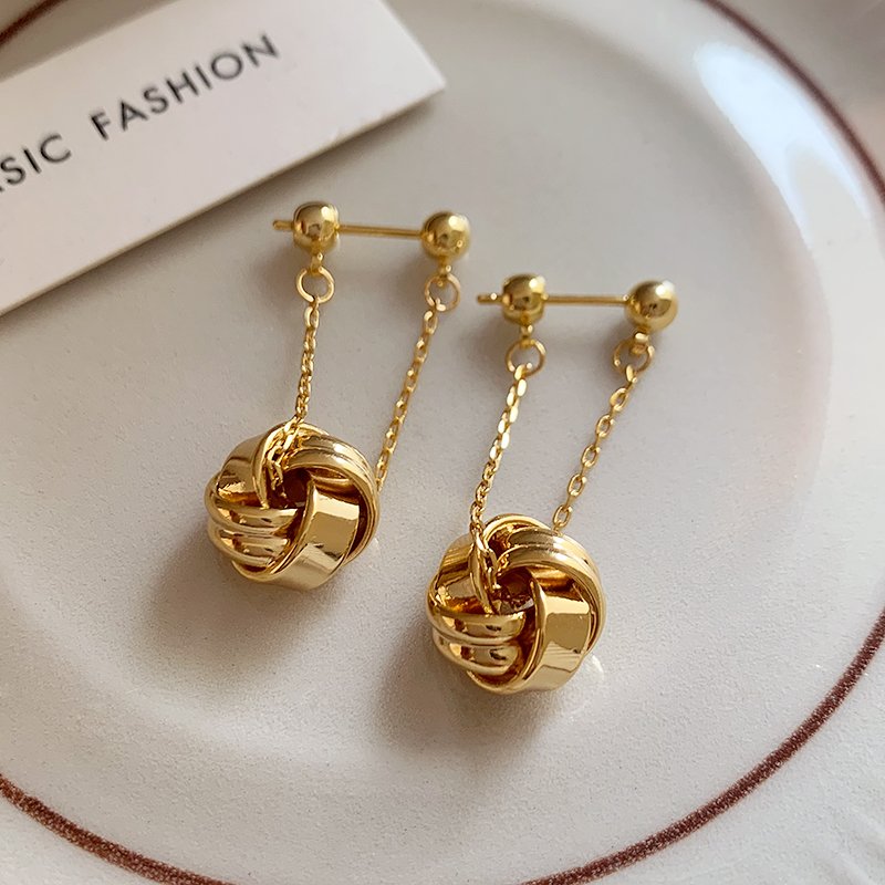 French retro gold tassel earrings for women, light luxury and high-end earrings, 2024 new popular style, unique temperament earrings