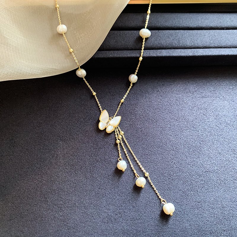 Freshwater pearl butterfly necklace for women, light luxury, niche collarbone chain, 2024 new popular high-end necklace accessory