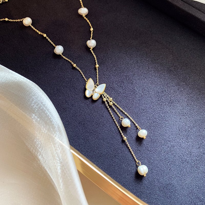 Freshwater pearl butterfly necklace for women, light luxury, niche collarbone chain, 2024 new popular high-end necklace accessory