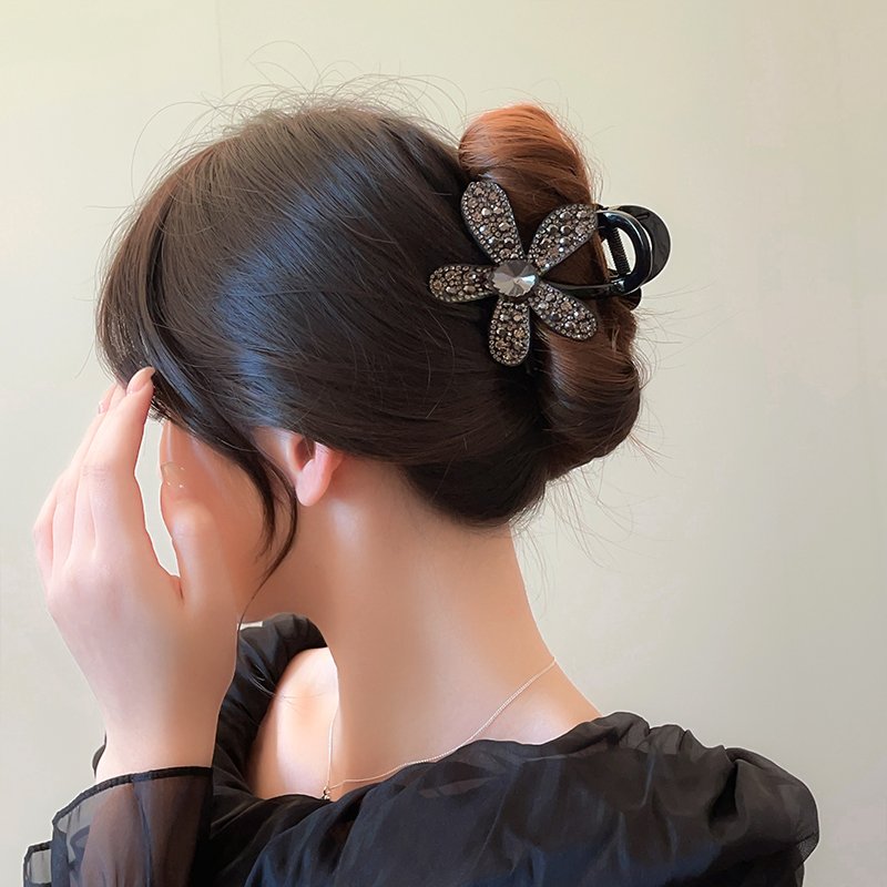 Full Diamond Flower Catching Clip on the Back of Women's Head 2024 New Shark Catching Headpiece with High Grade Sensation Clip Disc Hair Artifact