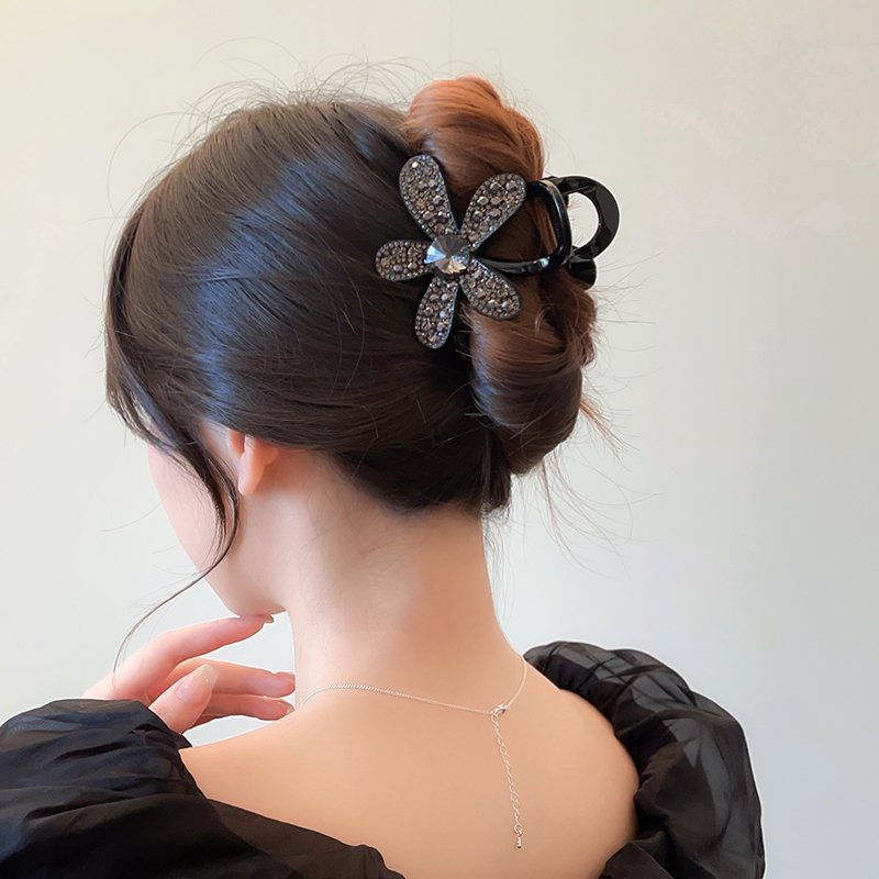 Full Diamond Flower Catching Clip on the Back of Women's Head 2024 New Shark Catching Headpiece with High Grade Sensation Clip Disc Hair Artifact