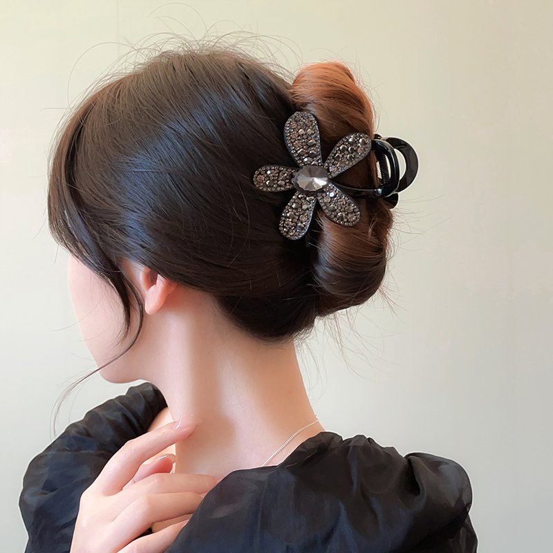 Full Diamond Flower Catching Clip on the Back of Women's Head 2024 New Shark Catching Headpiece with High Grade Sensation Clip Disc Hair Artifact