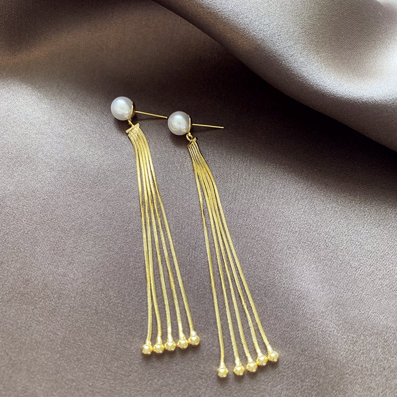 Gold long tassel pearl earrings, women's light luxury high-end earrings, niche and unique earrings, 2024 new popular item