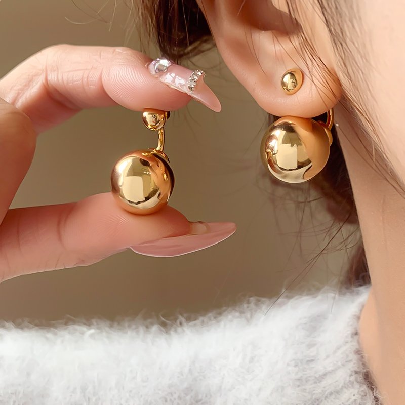 Gold round earrings for women with a light luxury temperament, 2024 new popular high-end and unique ear accessories