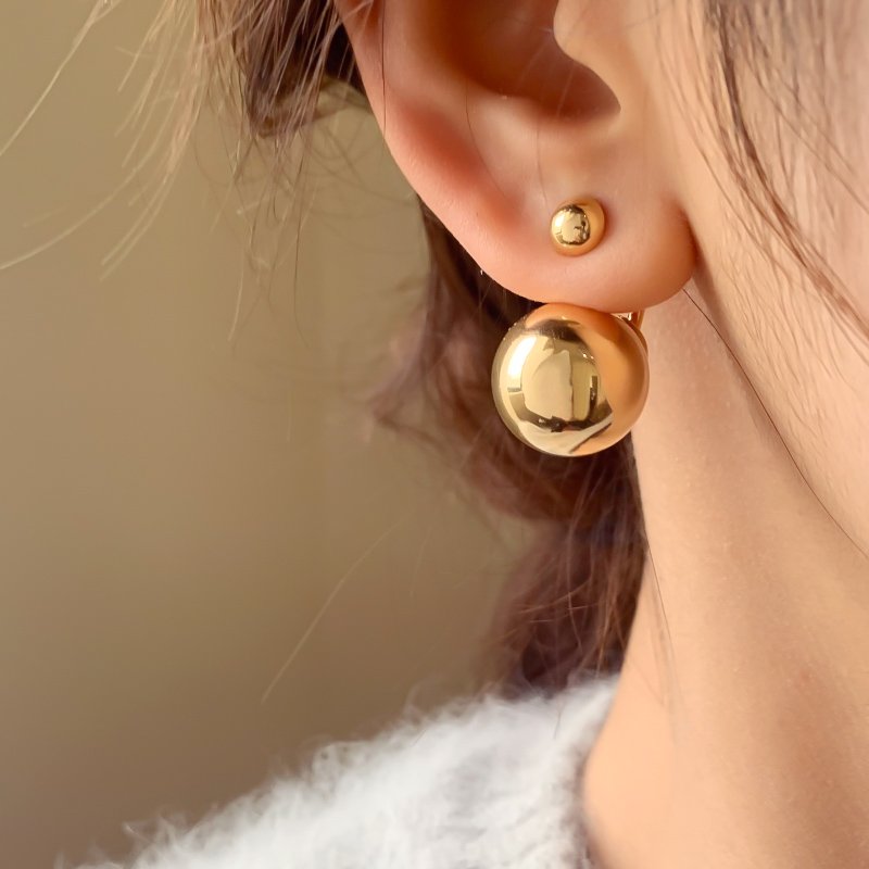 Gold round earrings for women with a light luxury temperament, 2024 new popular high-end and unique ear accessories