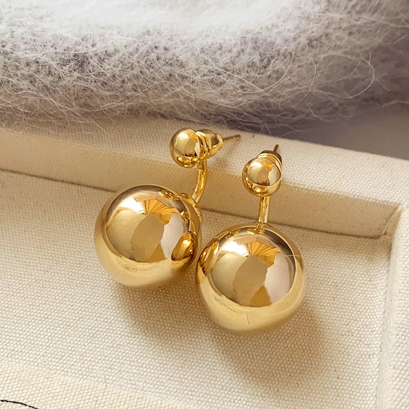 Gold round earrings for women with a light luxury temperament, 2024 new popular high-end and unique ear accessories