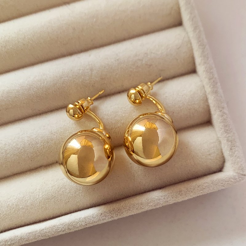 Gold round earrings for women with a light luxury temperament, 2024 new popular high-end and unique ear accessories