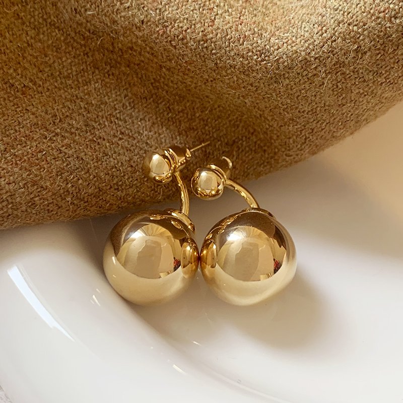 Gold round earrings for women with a light luxury temperament, 2024 new popular high-end and unique ear accessories