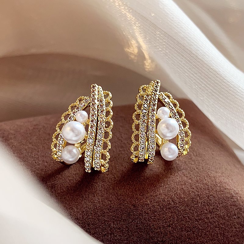 Gold studded pearl earrings for women 2024 new popular high-end earrings, niche unique design ear accessories