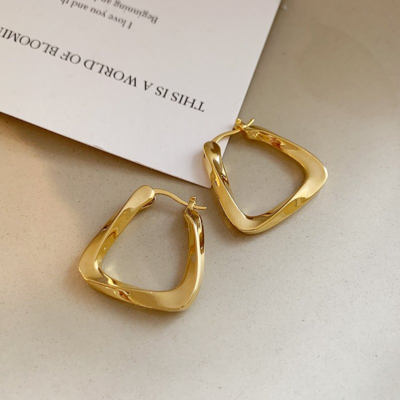 Golden geometric earrings for women, luxurious and high-end earrings, 2024 new popular earrings, niche and unique temperament earrings