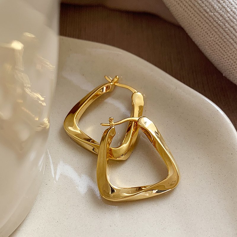 Golden geometric earrings for women, luxurious and high-end earrings, 2024 new popular earrings, niche and unique temperament earrings