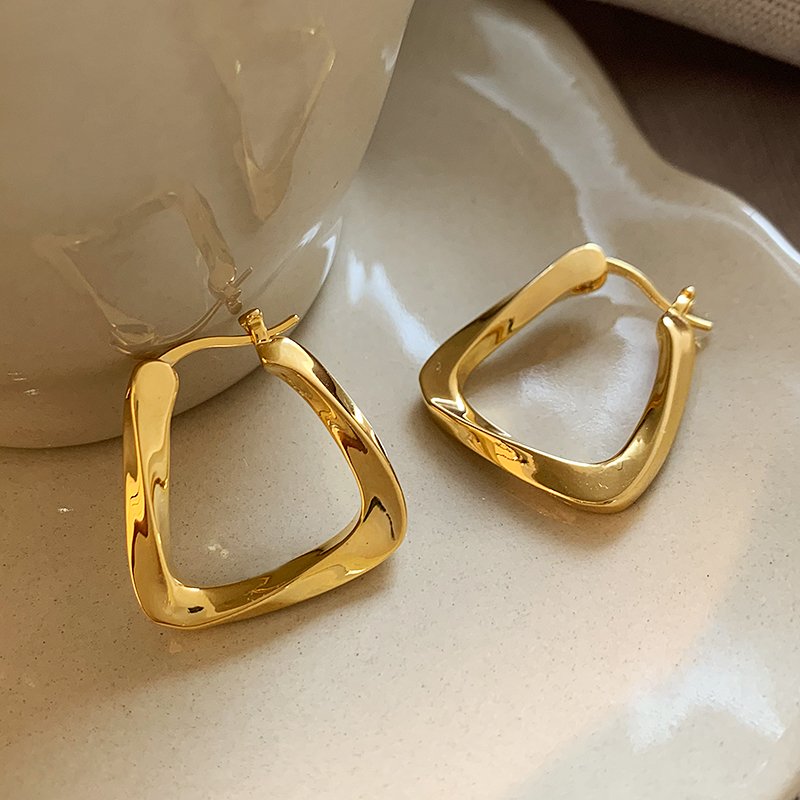 Golden geometric earrings for women, luxurious and high-end earrings, 2024 new popular earrings, niche and unique temperament earrings