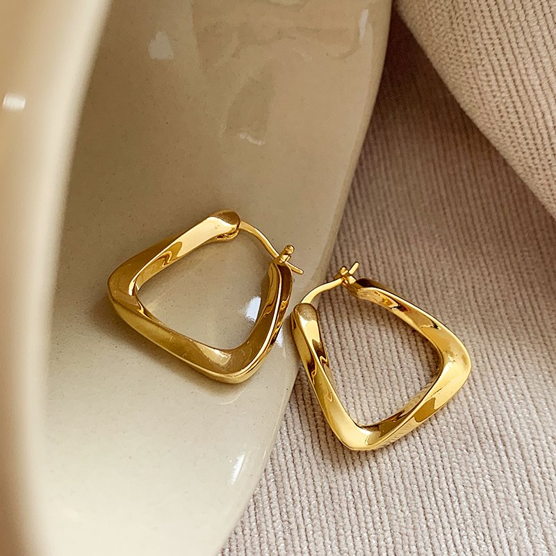 Golden geometric earrings for women, luxurious and high-end earrings, 2024 new popular earrings, niche and unique temperament earrings