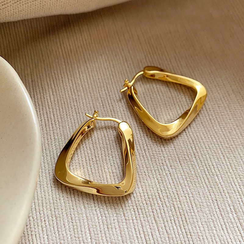 Golden geometric earrings for women, luxurious and high-end earrings, 2024 new popular earrings, niche and unique temperament earrings