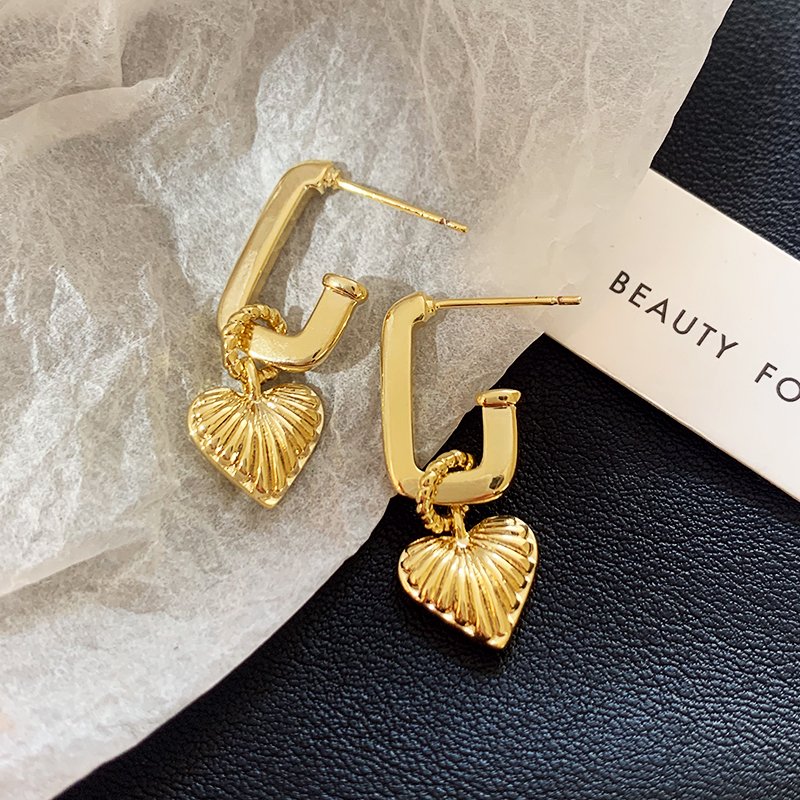 Golden heart earrings, women's unique earrings, new 2024 explosive, light luxury, high-end, elegant and atmospheric earrings