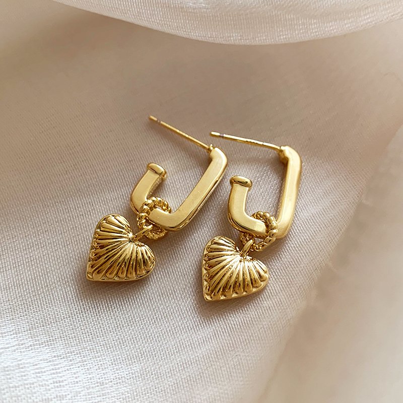 Golden heart earrings, women's unique earrings, new 2024 explosive, light luxury, high-end, elegant and atmospheric earrings