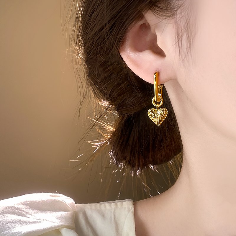 Golden heart earrings, women's unique earrings, new 2024 explosive, light luxury, high-end, elegant and atmospheric earrings