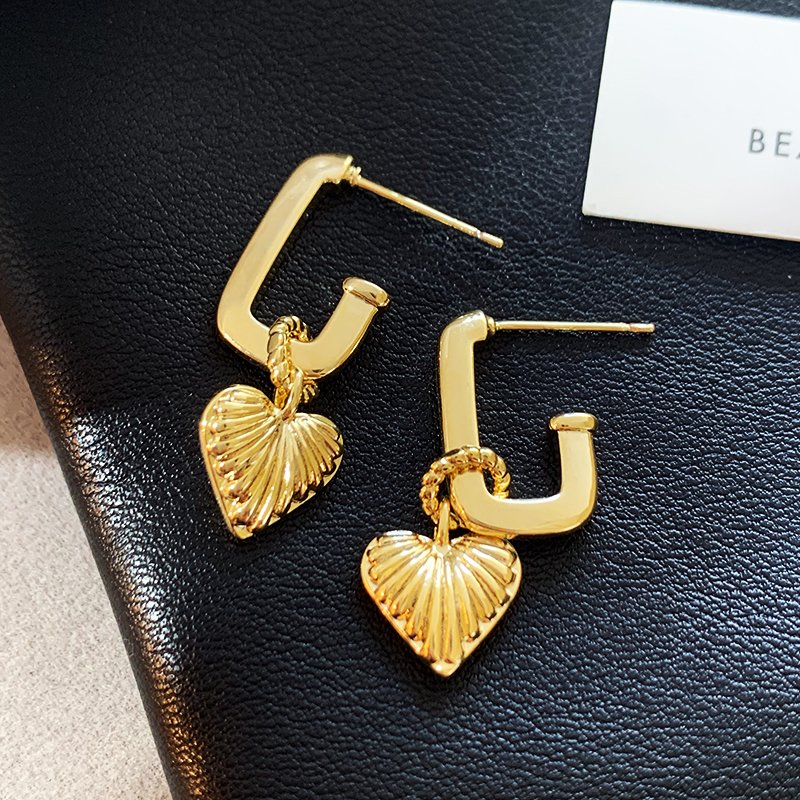 Golden heart earrings, women's unique earrings, new 2024 explosive, light luxury, high-end, elegant and atmospheric earrings