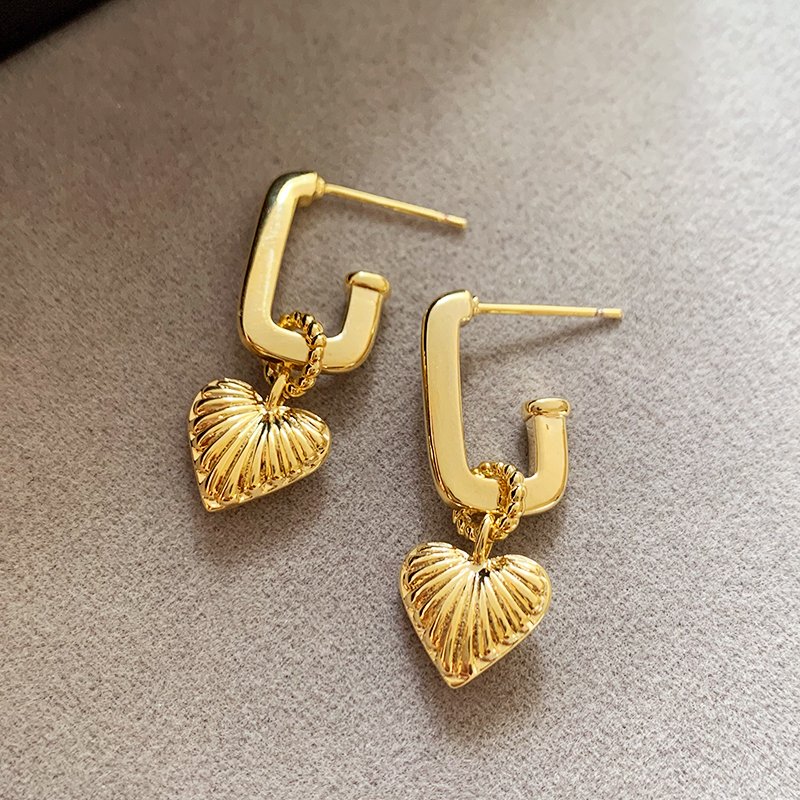 Golden heart earrings, women's unique earrings, new 2024 explosive, light luxury, high-end, elegant and atmospheric earrings