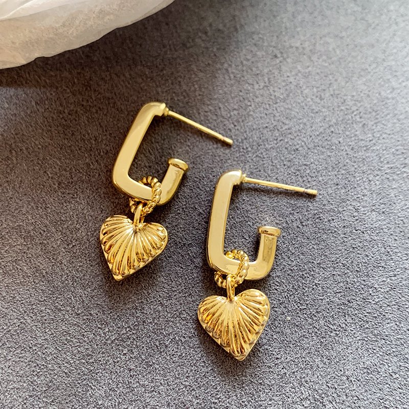 Golden heart earrings, women's unique earrings, new 2024 explosive, light luxury, high-end, elegant and atmospheric earrings