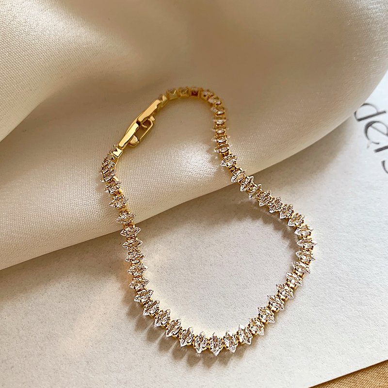 Golden zircon bracelet for women, light luxury, niche exquisite bracelet, 2024 new high-end retro bracelet