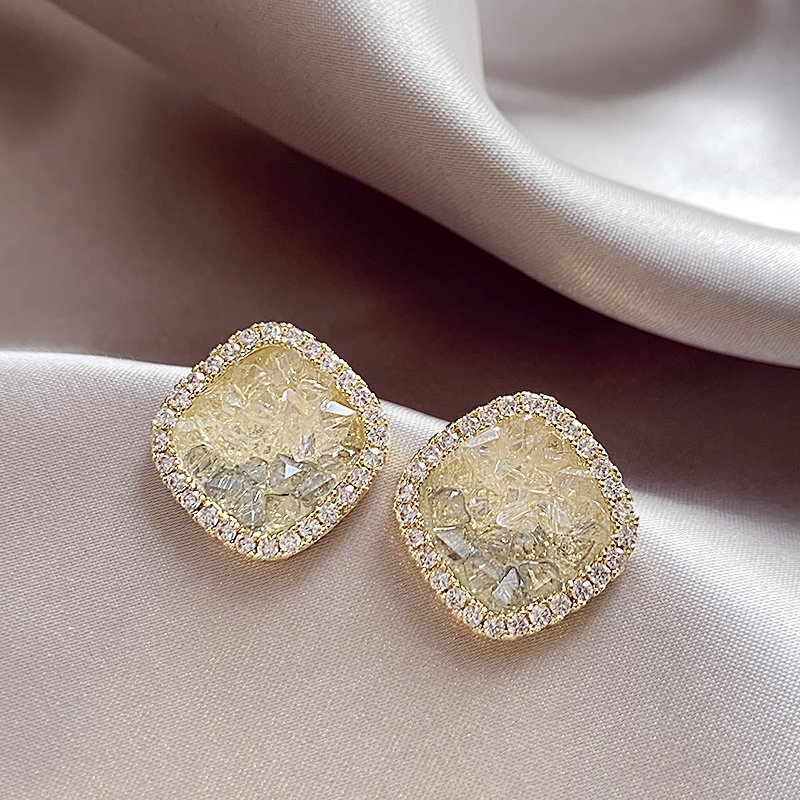 Gradient Crystal Earrings for Women 2024 New Explosive Style Earrings 925 Pure Silver stud post Light Luxury High End Earrings