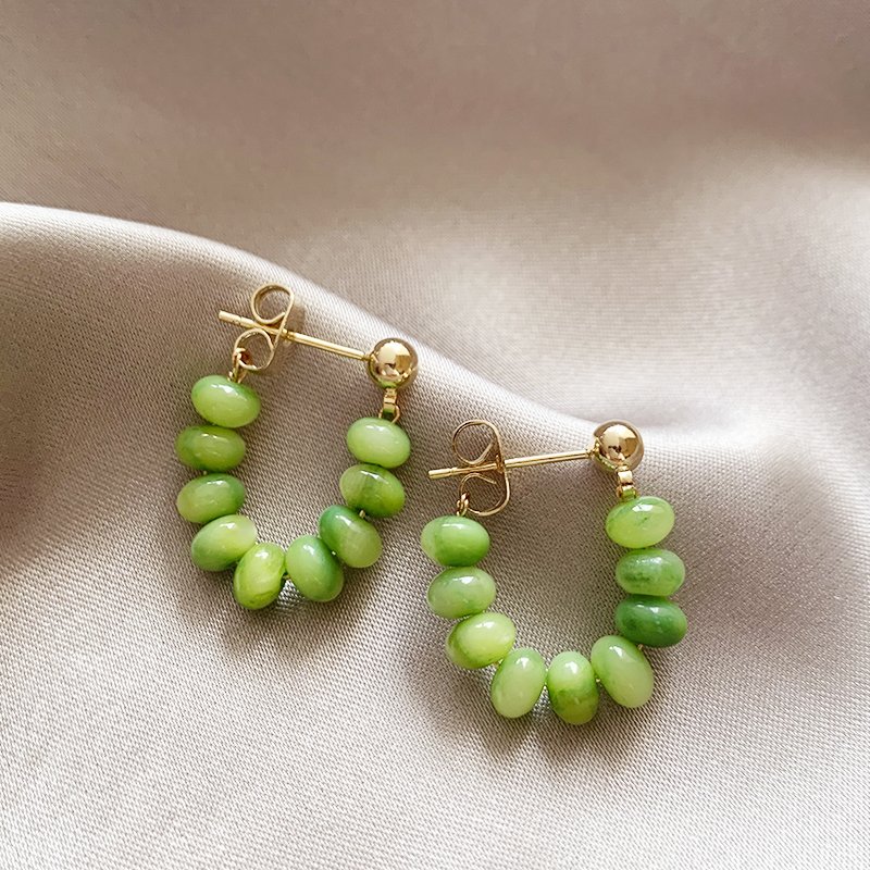 Green bead earrings for women with a light luxury temperament, earrings with a high-end feel, 2024 new popular and niche unique earrings