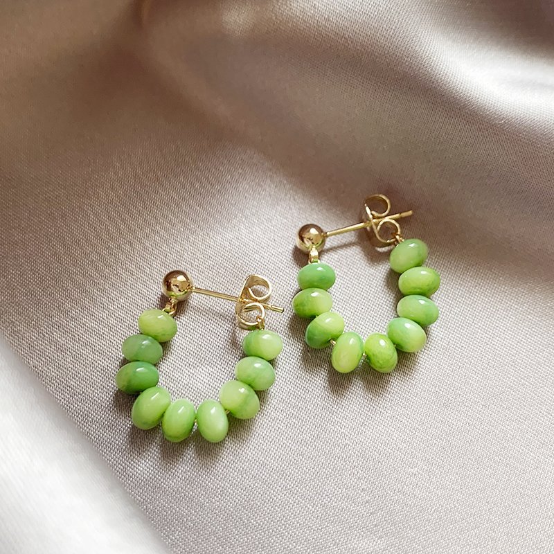 Green bead earrings for women with a light luxury temperament, earrings with a high-end feel, 2024 new popular and niche unique earrings