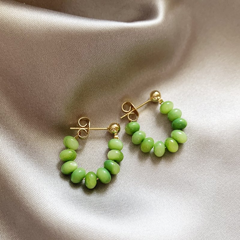 Green bead earrings for women with a light luxury temperament, earrings with a high-end feel, 2024 new popular and niche unique earrings