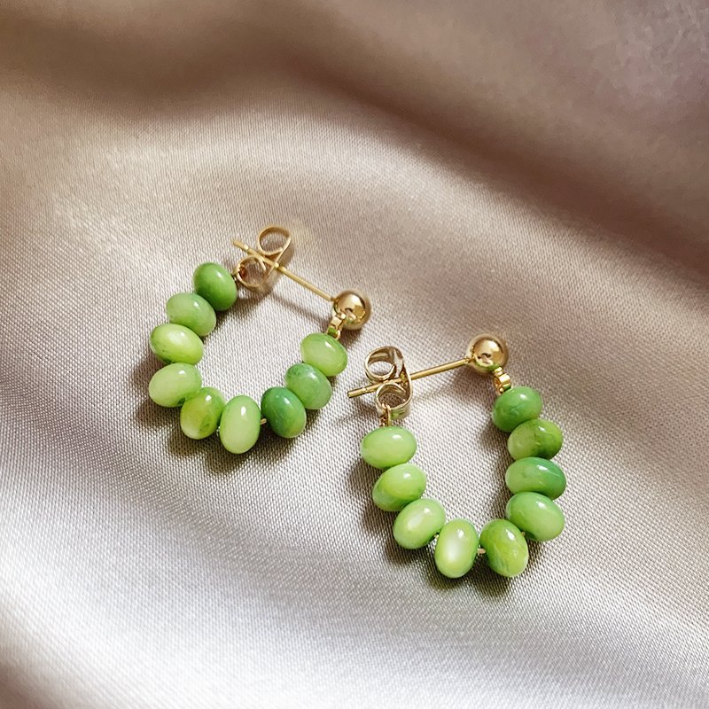 Green bead earrings for women with a light luxury temperament, earrings with a high-end feel, 2024 new popular and niche unique earrings