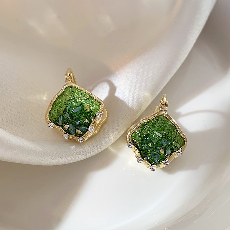 Green diamond studded crystal earrings, female 2024 new popular unique earrings, light luxury and high-end temperament earrings