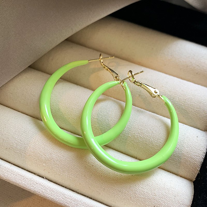 Green large circle earrings, women's light luxury high-end ear buckle 2024 new popular earrings, niche unique ear accessories