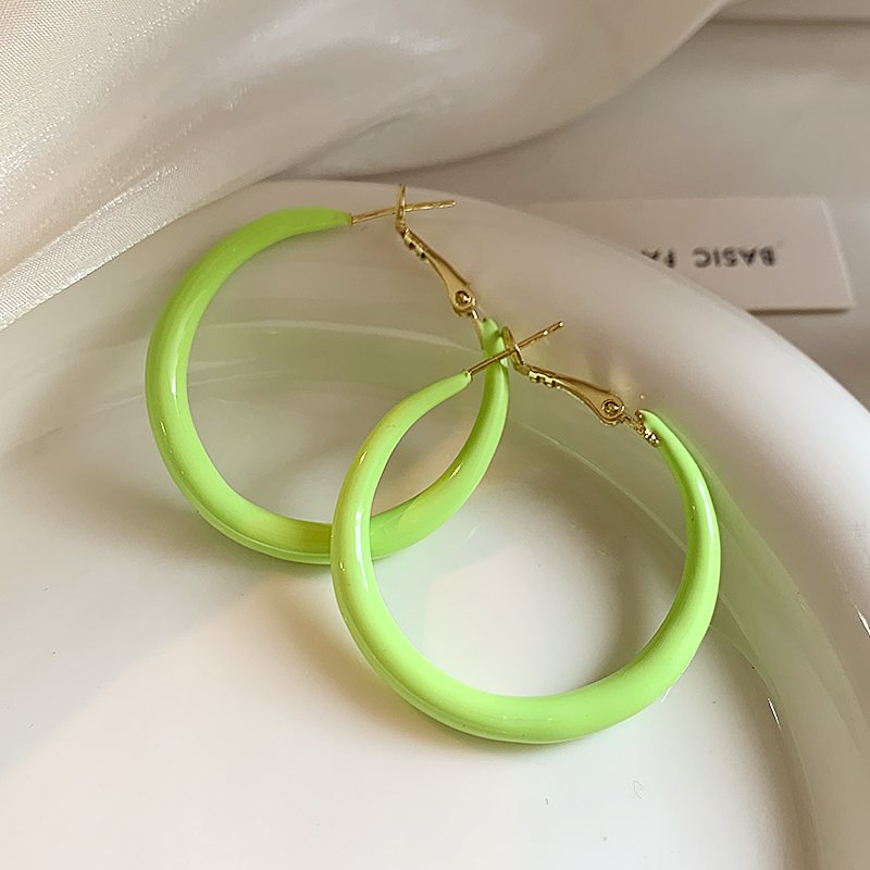 Green large circle earrings, women's light luxury high-end ear buckle 2024 new popular earrings, niche unique ear accessories