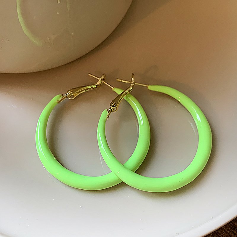 Green large circle earrings, women's light luxury high-end ear buckle 2024 new popular earrings, niche unique ear accessories