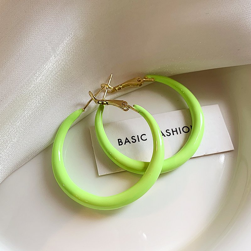 Green large circle earrings, women's light luxury high-end ear buckle 2024 new popular earrings, niche unique ear accessories