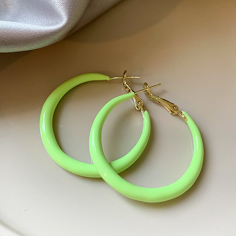 Green large circle earrings, women's light luxury high-end ear buckle 2024 new popular earrings, niche unique ear accessories