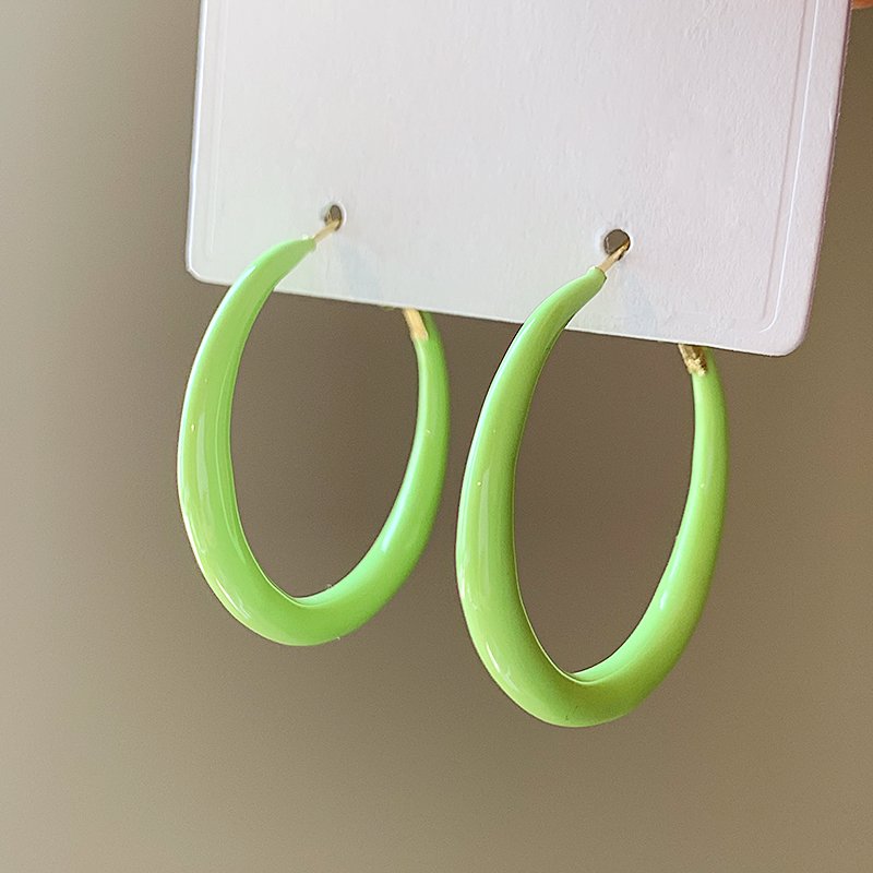 Green large circle earrings, women's light luxury high-end ear buckle 2024 new popular earrings, niche unique ear accessories