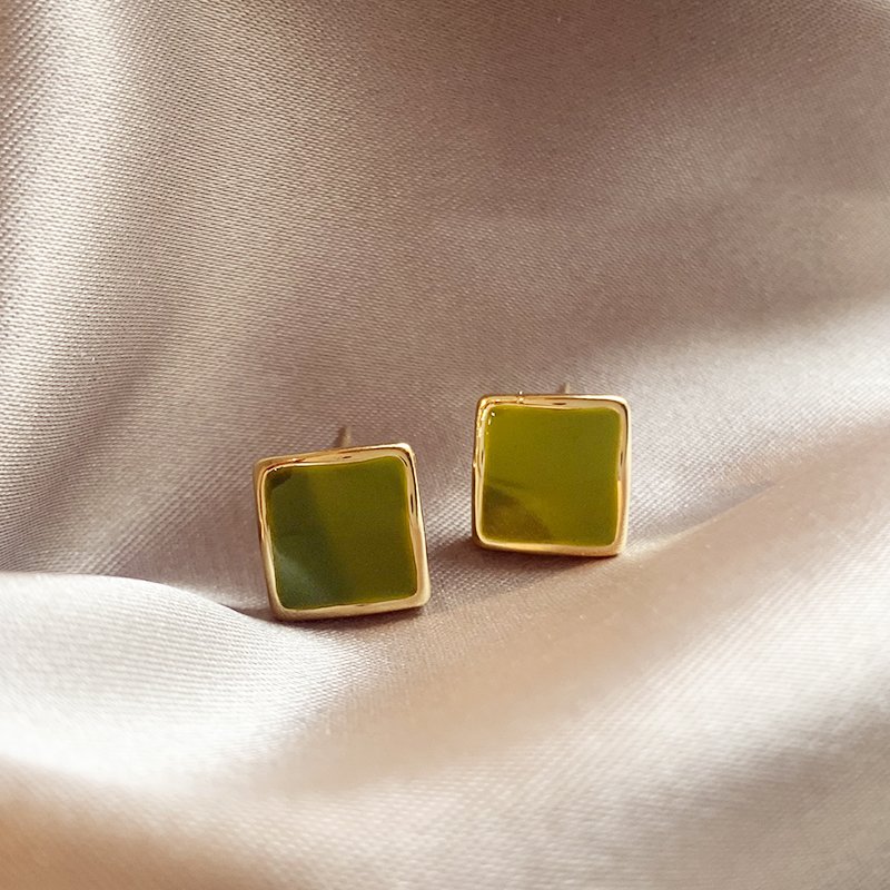 Green square earrings for women, 2024 new popular item, compact earrings, light luxury, high-end feeling, 925 sterling silver stud post earrings