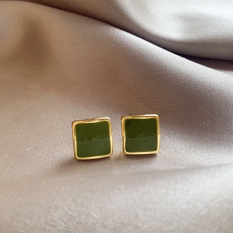 Green square earrings for women, 2024 new popular item, compact earrings, light luxury, high-end feeling, 925 sterling silver stud post earrings