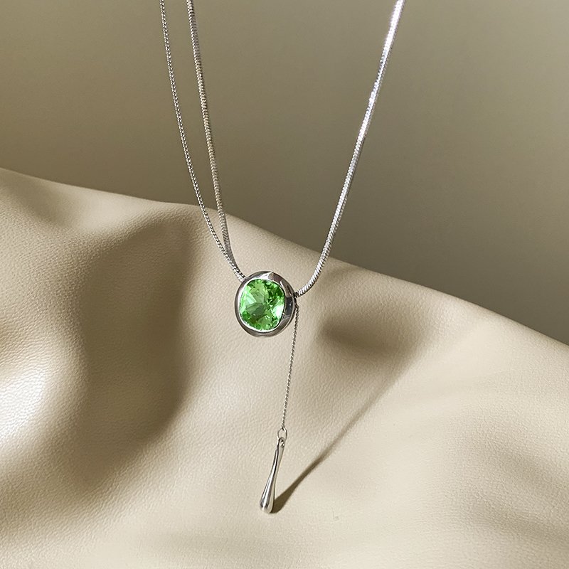 Green zircon necklace for women, light luxury, niche high-end, collarbone chain, 2024 new popular style, temperament necklace