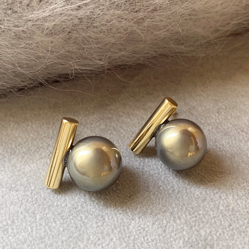 Grey pearl earrings for women, with a luxurious and high-end temperament. 2024 new popular and unique ear accessories