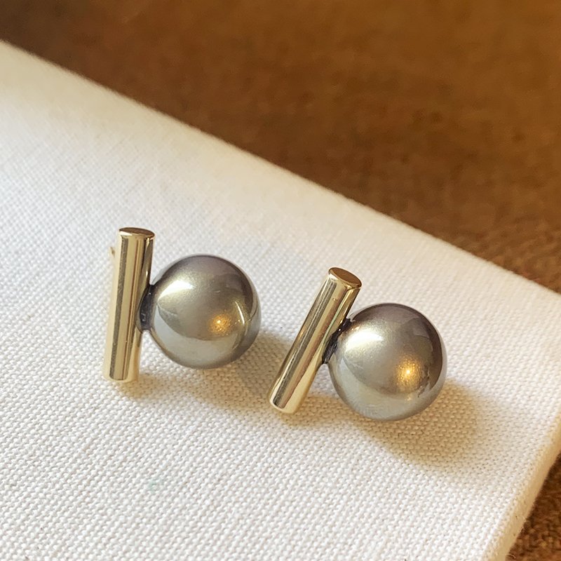 Grey pearl earrings for women, with a luxurious and high-end temperament. 2024 new popular and unique ear accessories