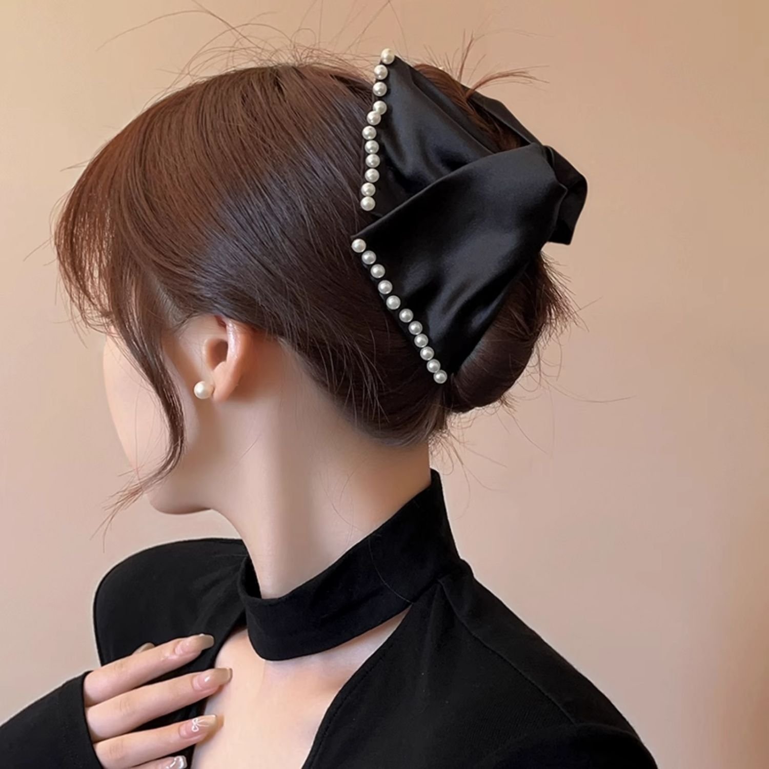 Hepburn style pearl clip hair clip, women's back of the head 2024 new clip hair accessory, high-end shark clip accessory