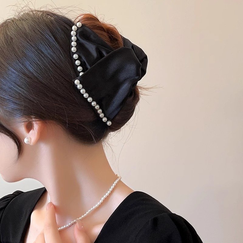 Hepburn style pearl clip hair clip, women's back of the head 2024 new clip hair accessory, high-end shark clip accessory