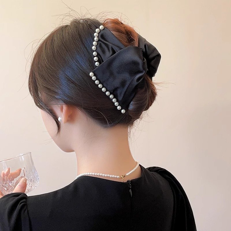 Hepburn style pearl clip hair clip, women's back of the head 2024 new clip hair accessory, high-end shark clip accessory