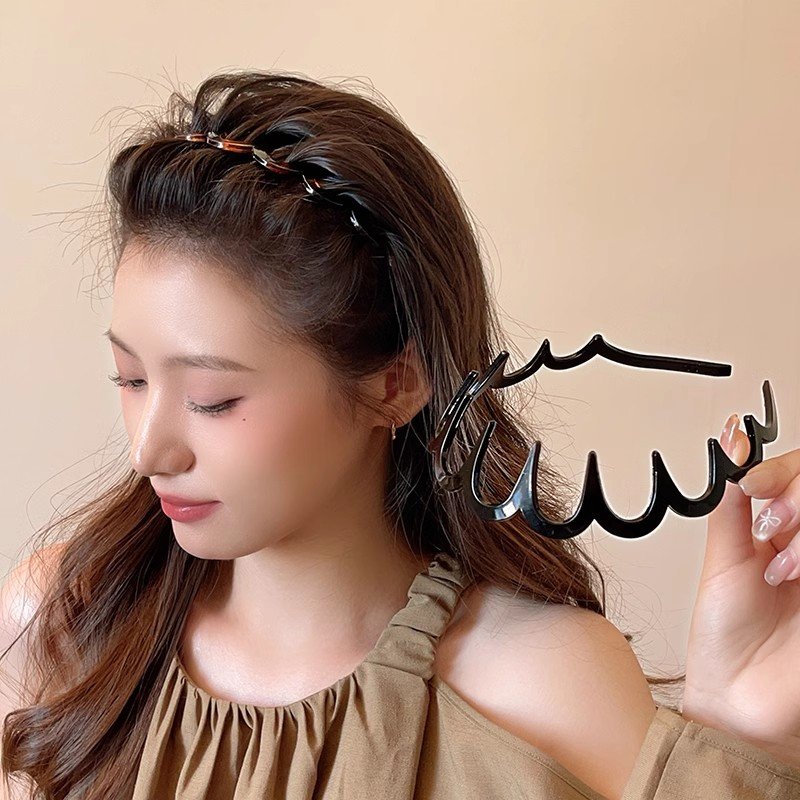 High skull wave headband for women with a sense of luxury. 2024 new collection of hair breaking and tidying tools to enhance hair volume. Headbands, headwear, and hair accessories