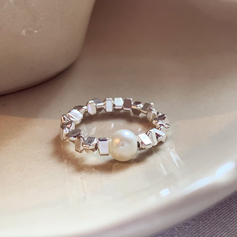 Irregular broken silver pearl ring, female niche design, light luxury, high-end feeling ring, 2024 new popular accessory