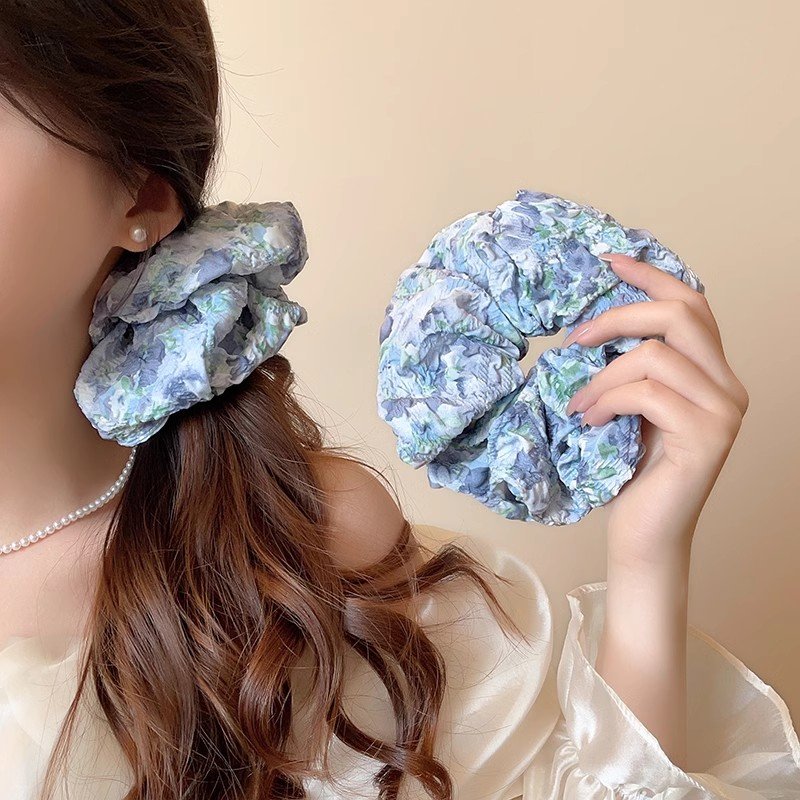 Ju Jingyi's oversized dyed large intestine headband for women in 2024, with a high-end feel, featuring a headband and floral hair accessory at the back of the head