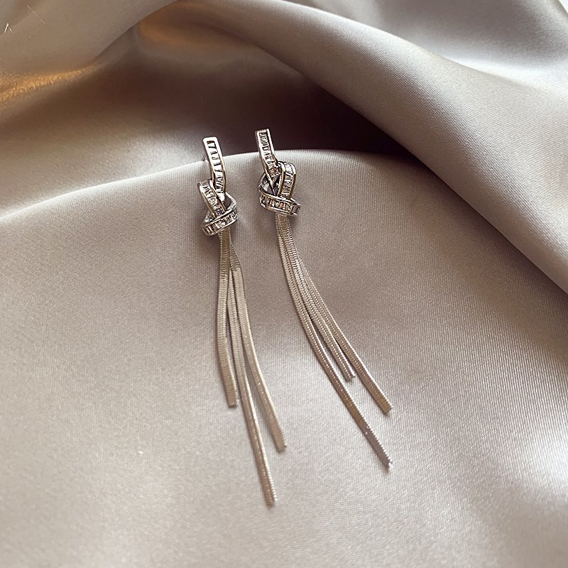 Knot tassel earrings for women, luxurious and high-end earrings, 2024 new popular style, unique temperament earrings