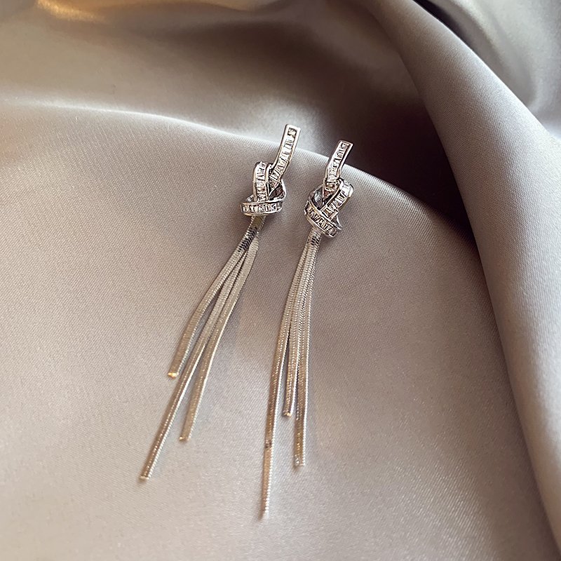 Knot tassel earrings for women, luxurious and high-end earrings, 2024 new popular style, unique temperament earrings